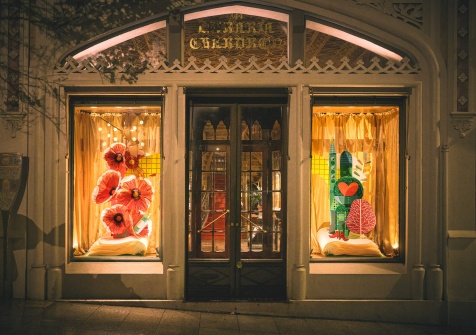 There's no place like home: "O Feiticeiro de Oz" Inspira as Montras de Natal da Livraria Lello